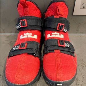 Nike Lebron Soldier 13 SFG University Red
